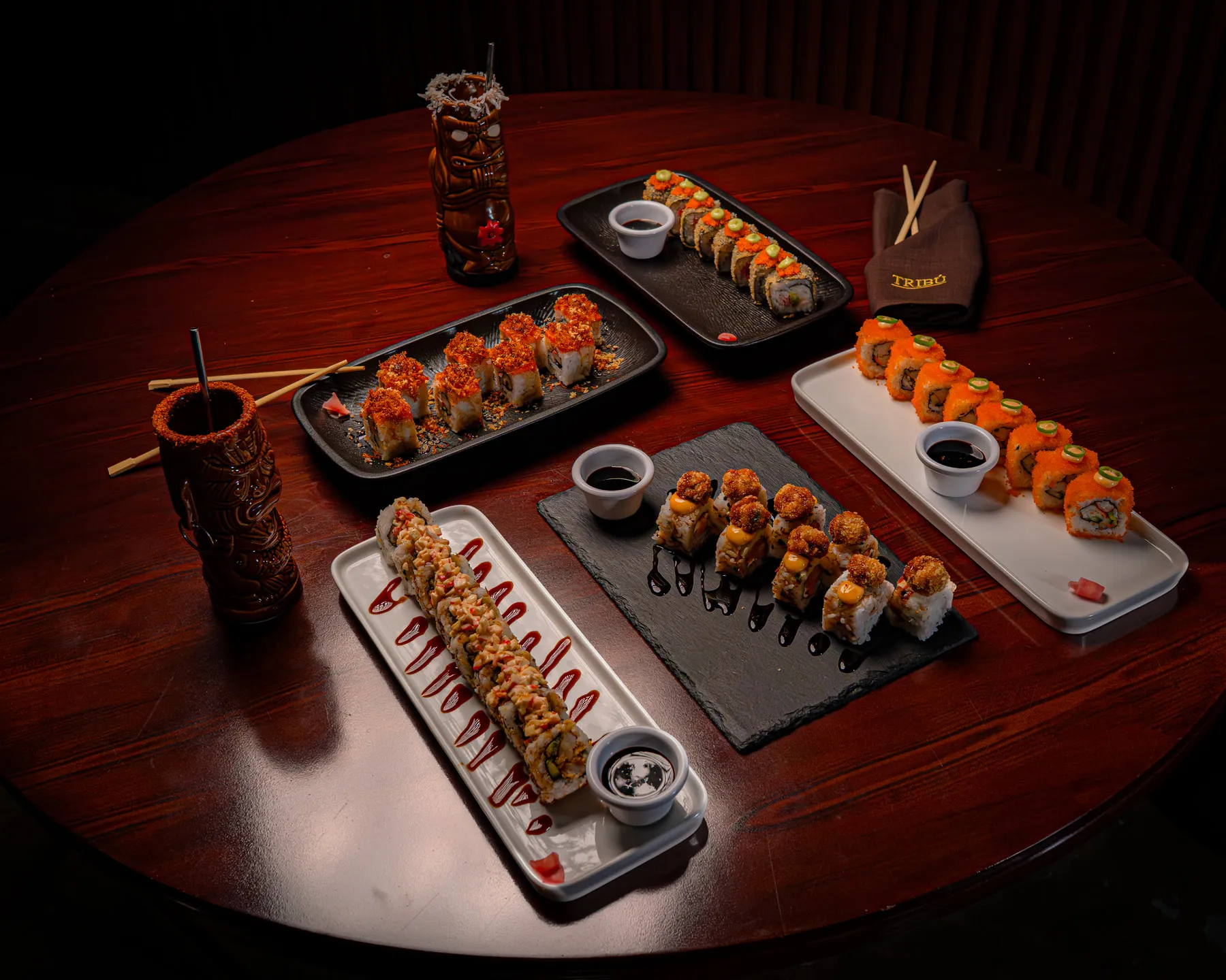 Selección de rolls de sushi, fotografiada por Vita Studio